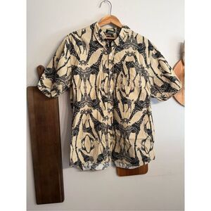 Lifted Research Group Men’s Beige Giraffe Short Sleeve Button Down Shirt Large